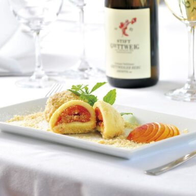 Marillenknödel und Wein